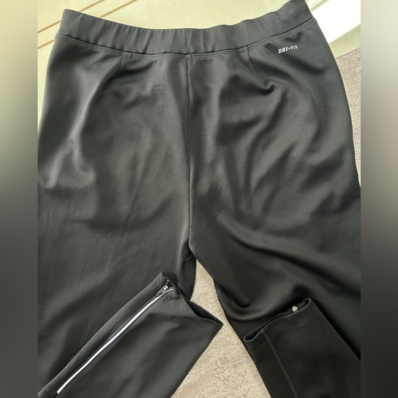 Nike Women’s Joggers - Picture 14 of 16